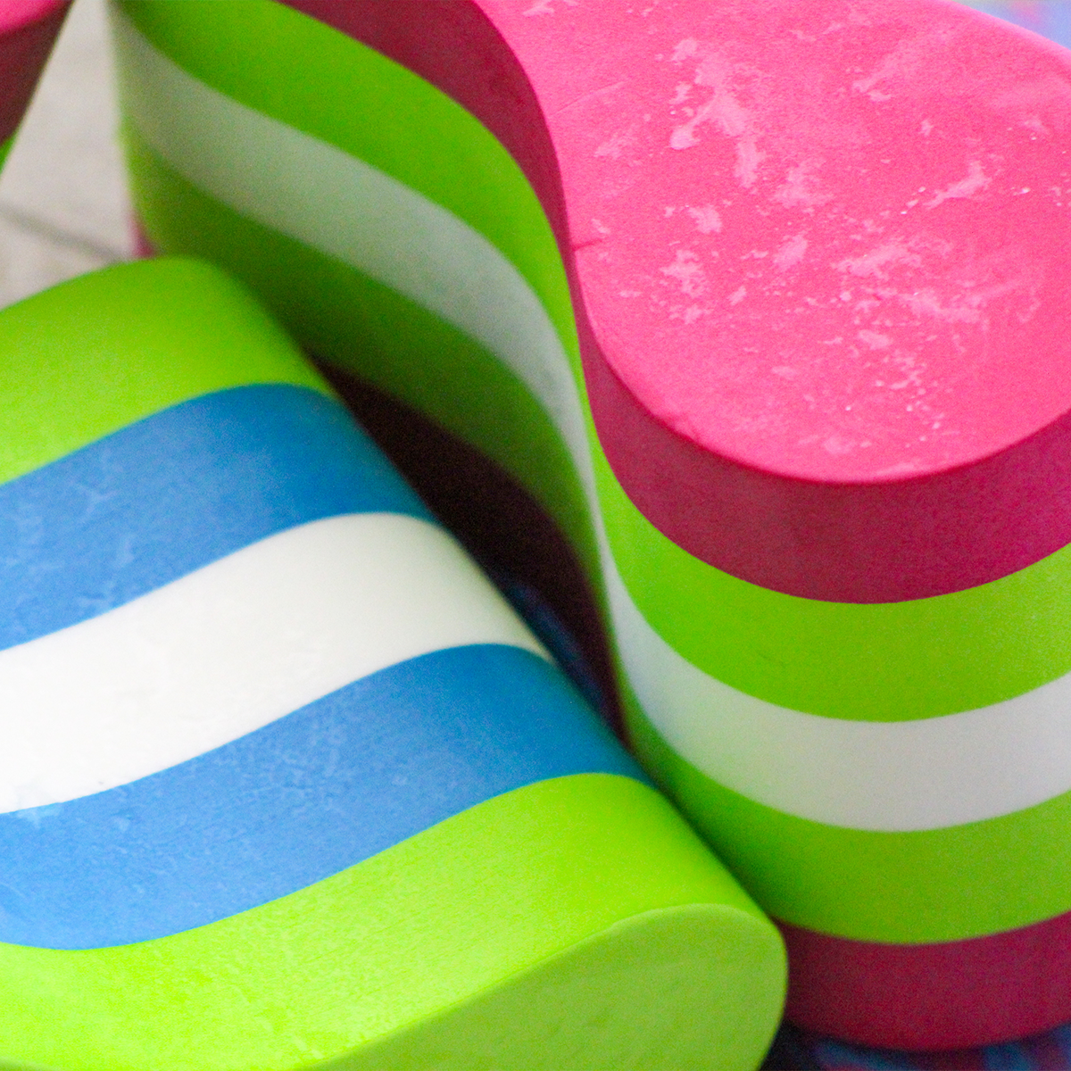 Pull Buoy pour adulte - Rose, citron vert et blanc